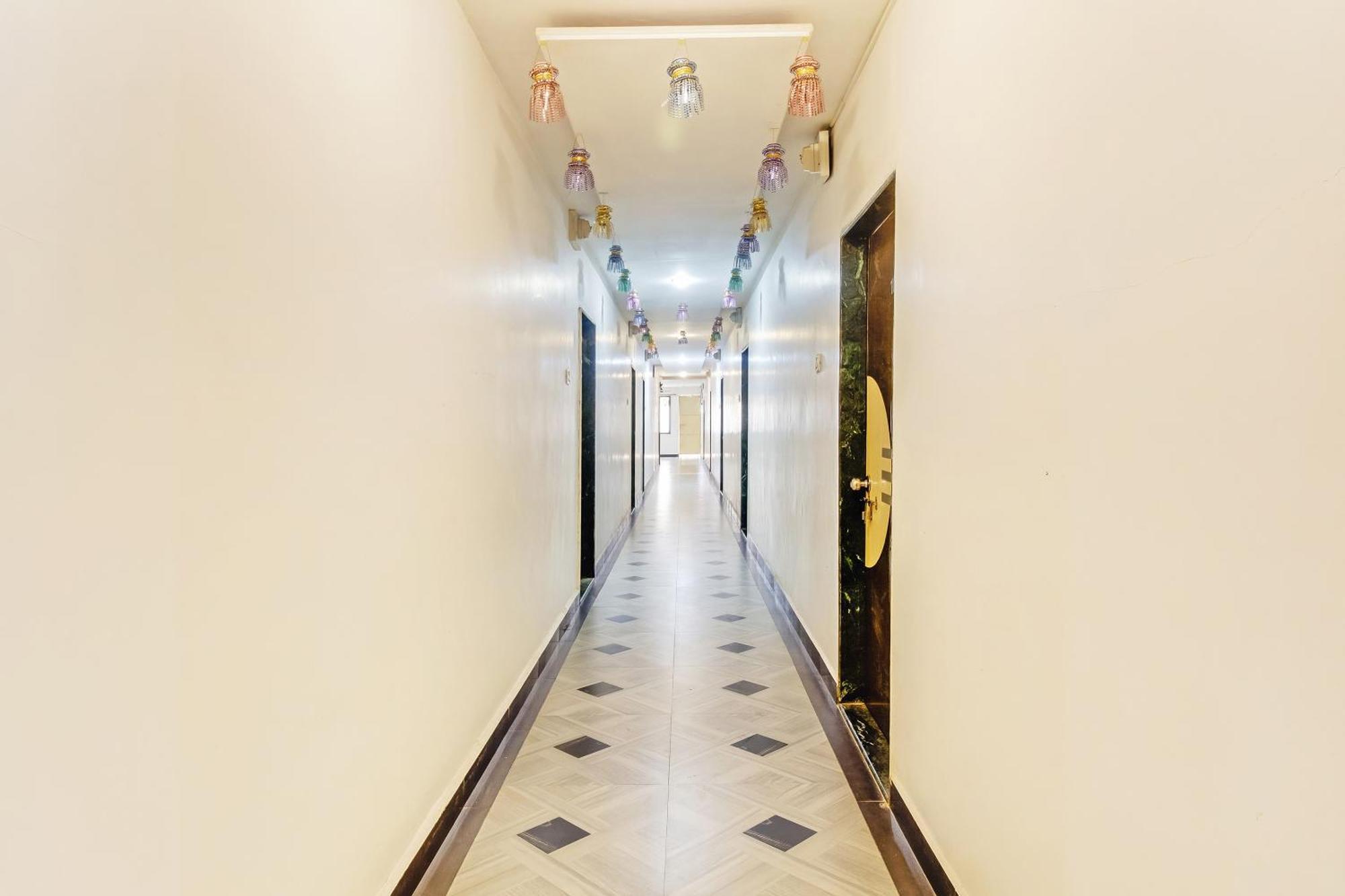 Spot On Harihar Lodging And Yatri Niwas Hotel Kolhapur Exterior foto
