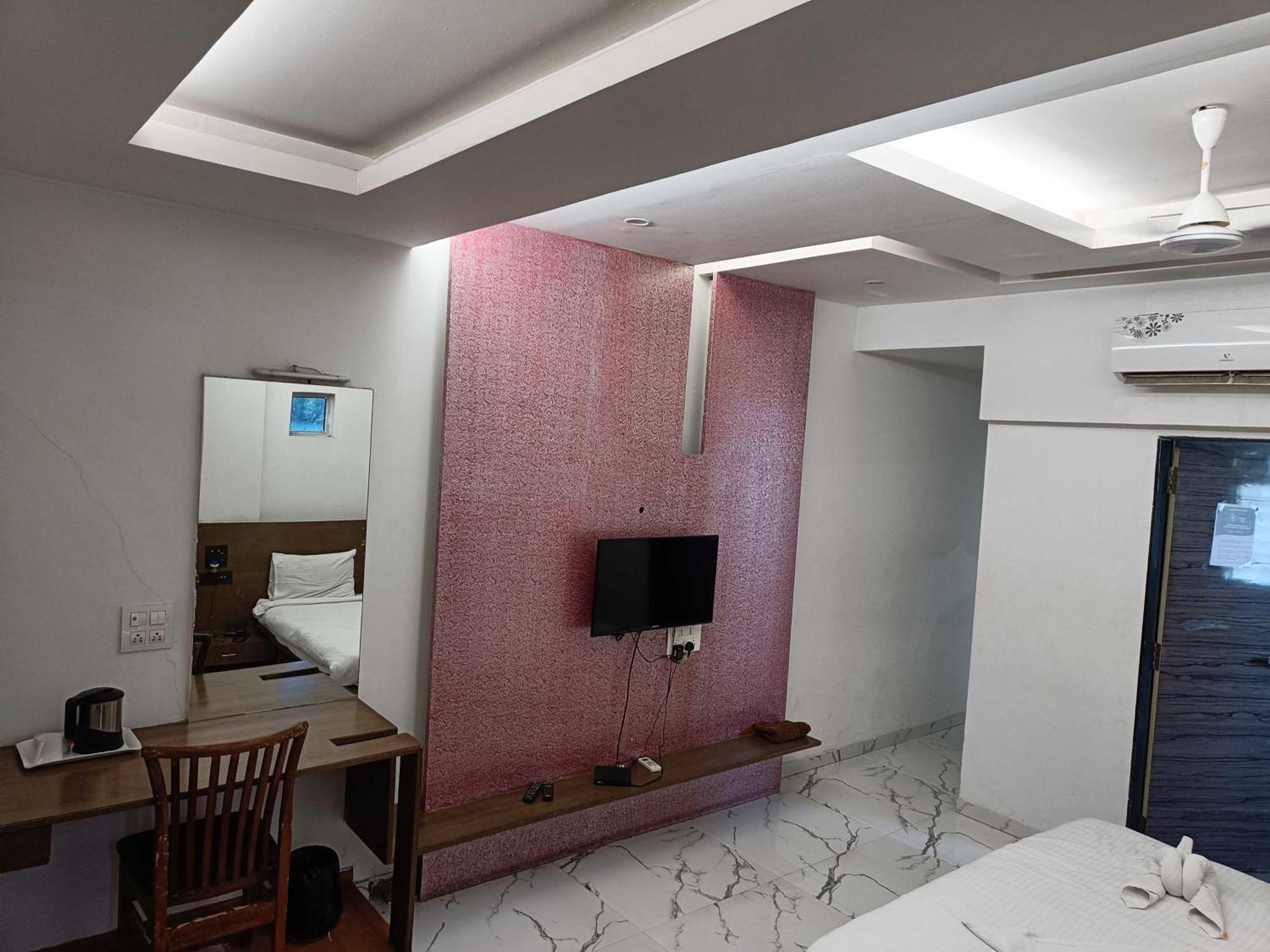 Spot On Harihar Lodging And Yatri Niwas Hotel Kolhapur Exterior foto