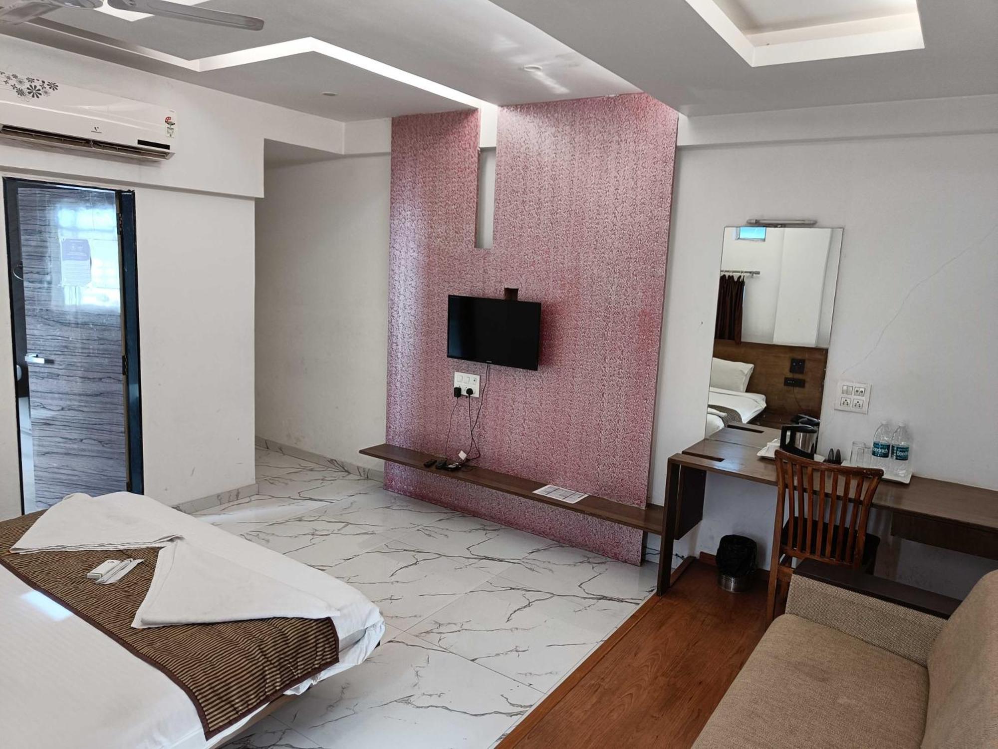 Spot On Harihar Lodging And Yatri Niwas Hotel Kolhapur Exterior foto